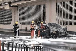 詹宁斯：菜鸟赛季我训练迟到 所有人把球踢飞让我去看台捡回来